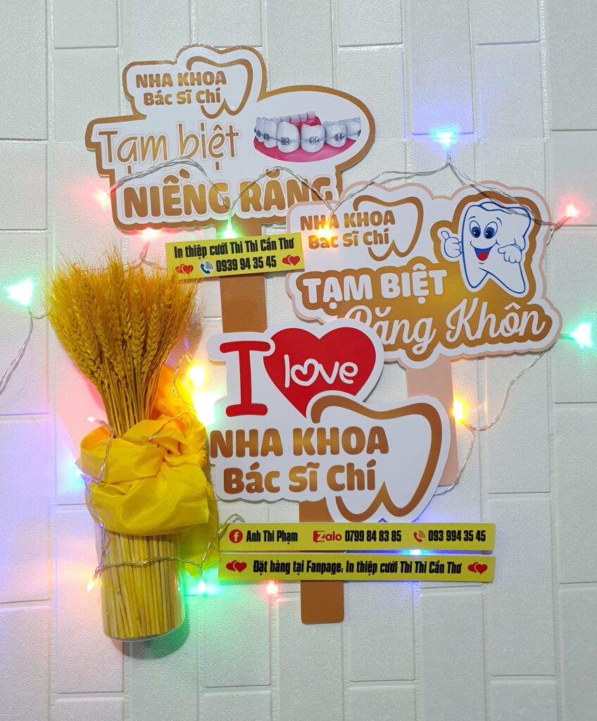 bảng cầm tay chụp hình sự kiện nha khoa
