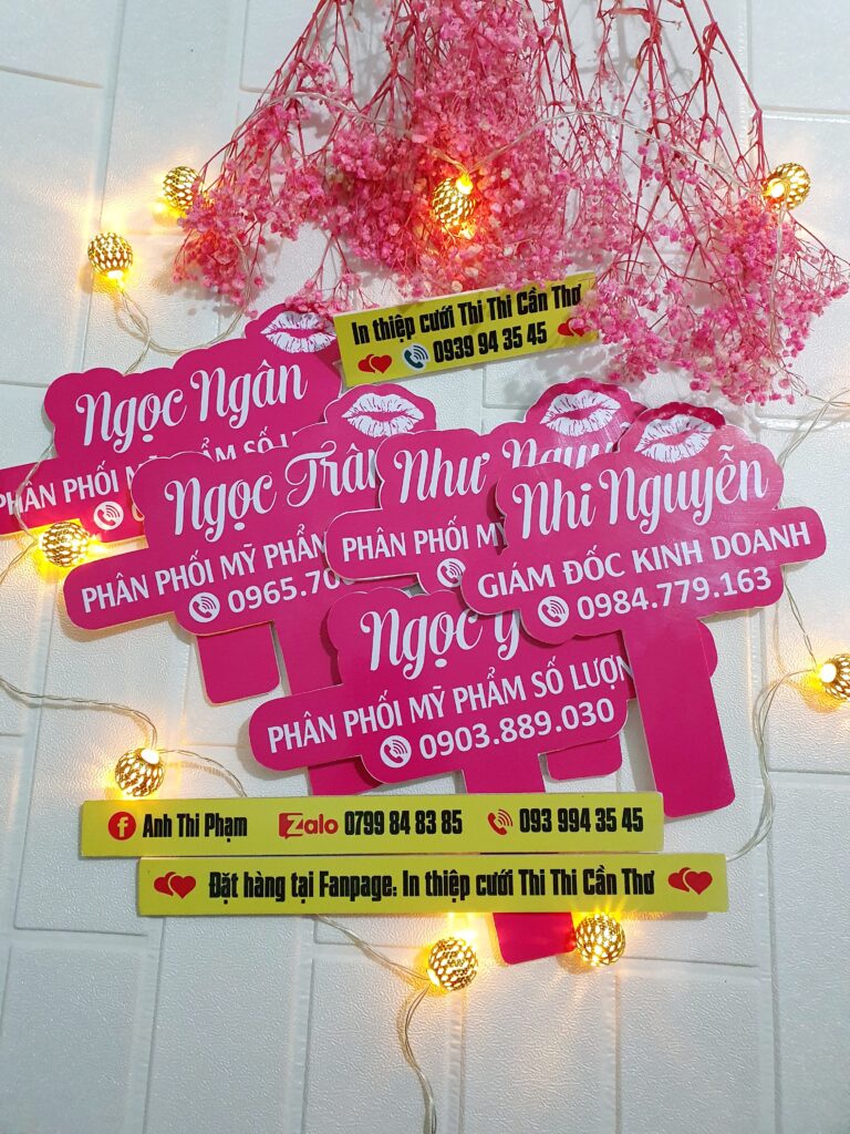 bảng cầm tay chụp hình các shop bán hàng online